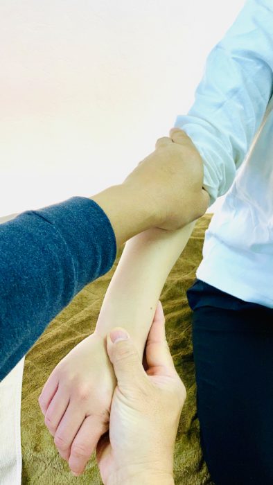 夜も眠れない首から肩の痛みと腰痛の治療1