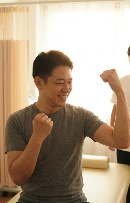 肘の痛みが無くなってガッツポーズの写真