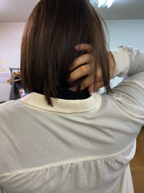 首の後ろが痛い
